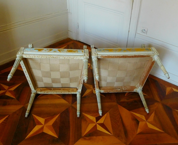 Pluvinet : mobilier de salon 4 pièces d'époque Louis XVI, damas de soie jaune - estampillé